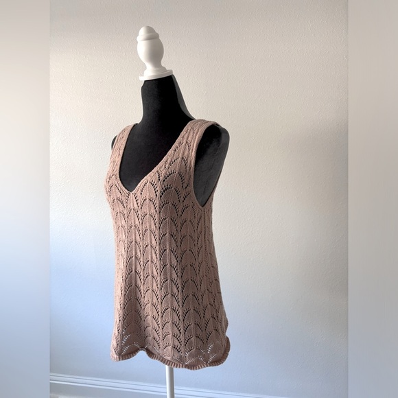 Blu Pepper Tan Lightweight Sleeveless Sweater - Picture 2 of 10